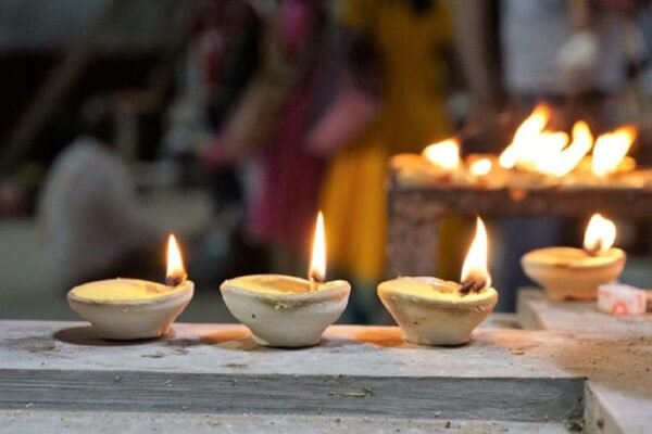 दृष्ट लागली असेल तर या संकेतांवरून कळतं; हे उपाय वेळीच करणे फायद्याचे – News18 लोकमत